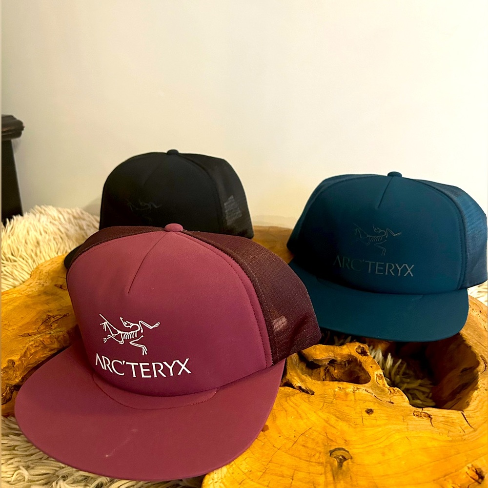 Arc’Teryx waterproof mesh baseball caps! ✌️